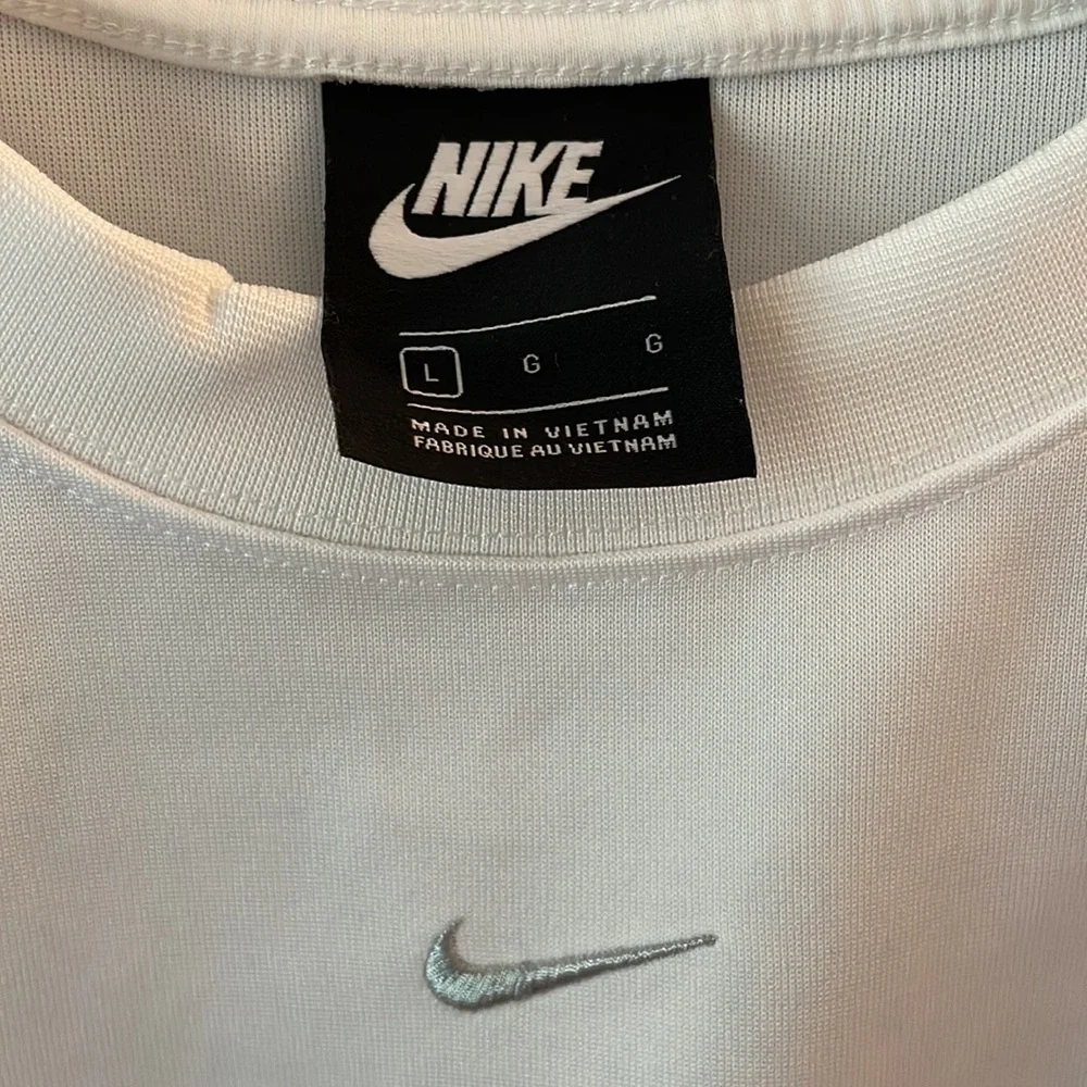 White Nike Crewneck Sweatshirt. - Picture 2 of 4